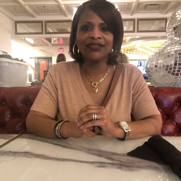 Meet your Posher, Monica - Picture 4 of 5